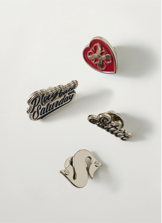 (U) Retro Graphic Badge Set