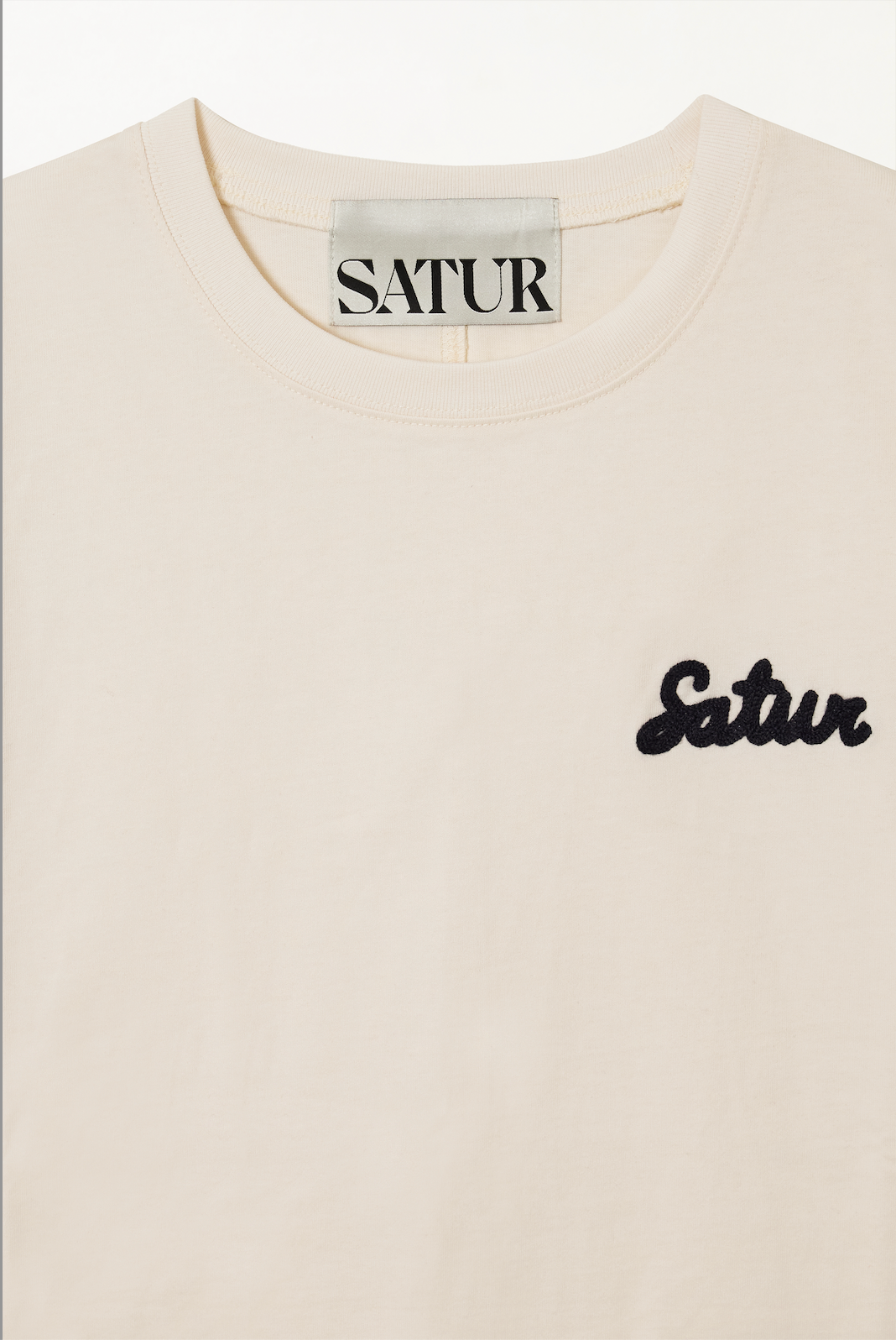 (U) Satur Font Small Logo T-shirt