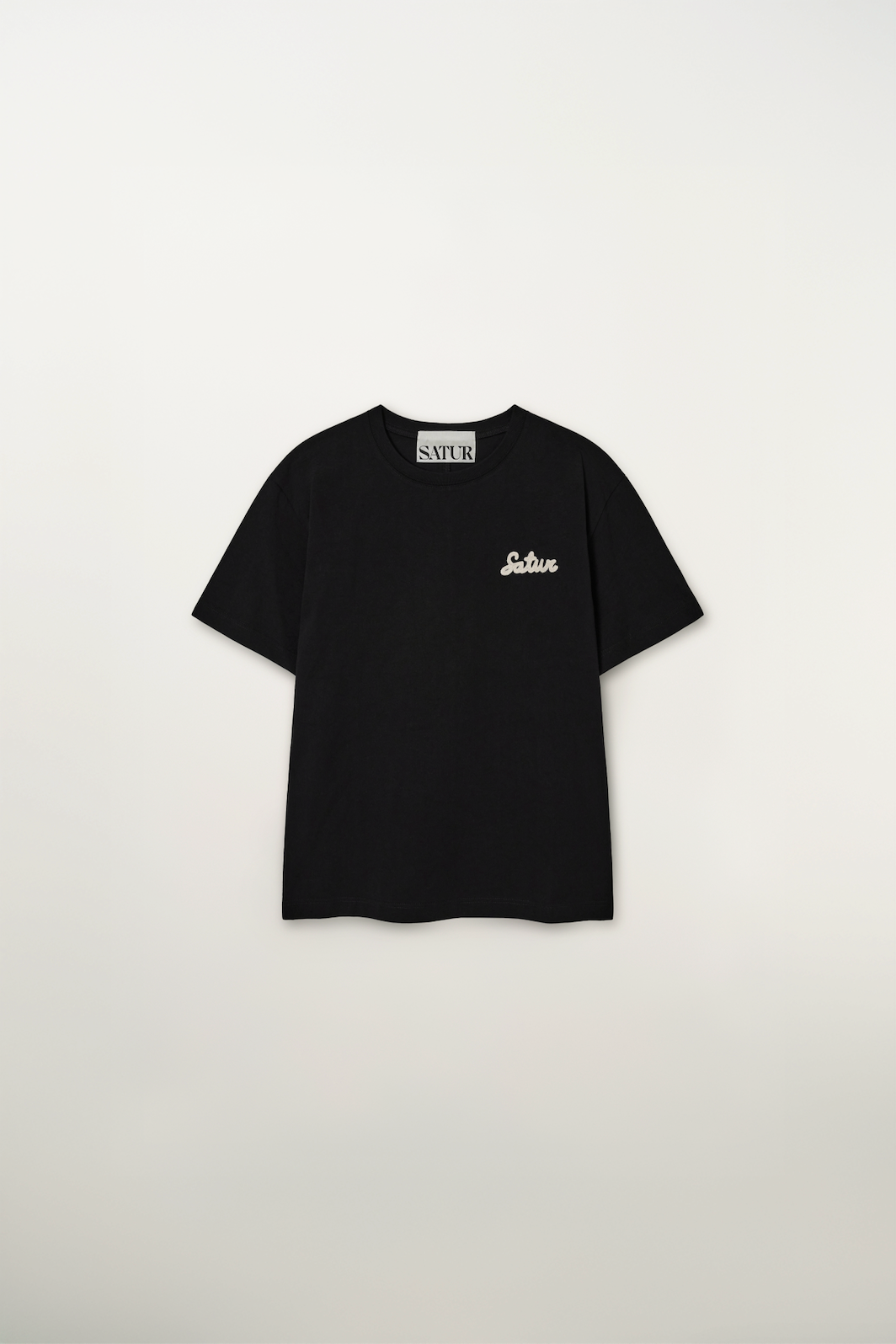 (U) Satur Font Small Logo T-shirt