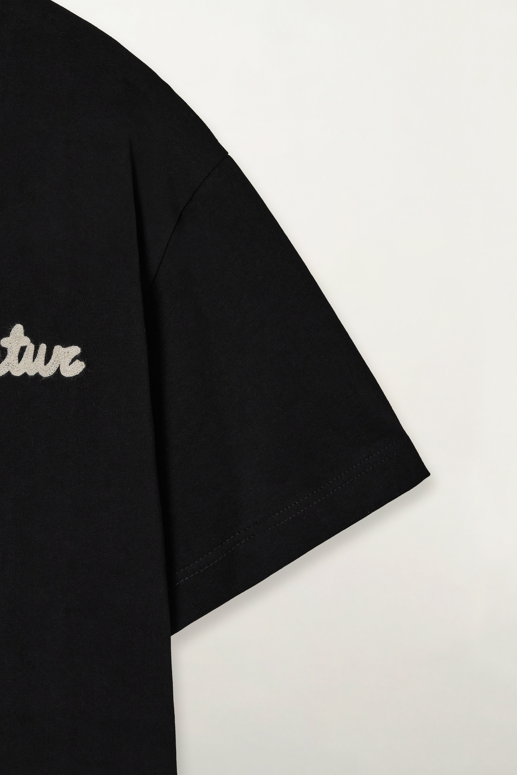 (U) Satur Font Small Logo T-shirt