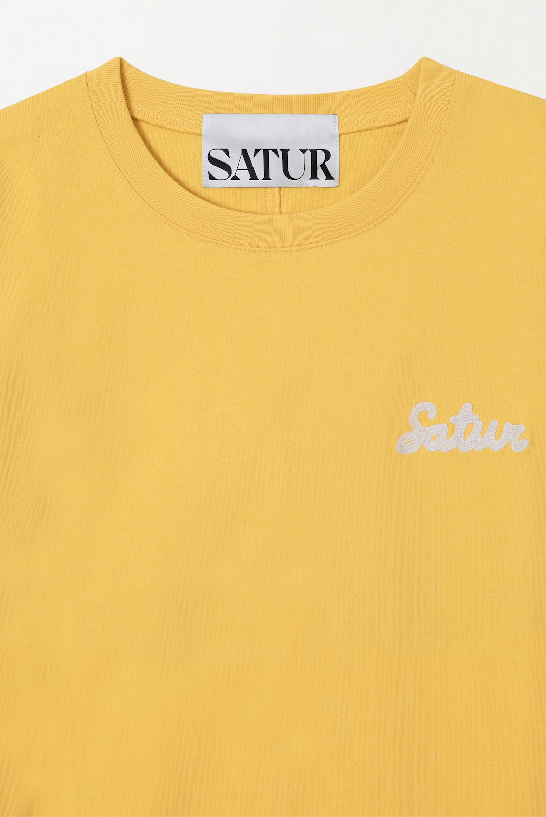 (U) Satur Font Small Logo T-shirt