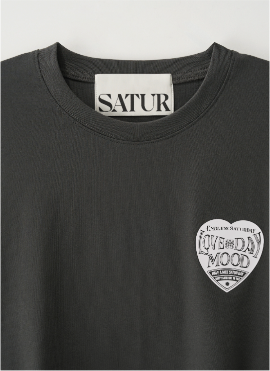 (U) Saturday Retro Mood Small Graphic T-shirt