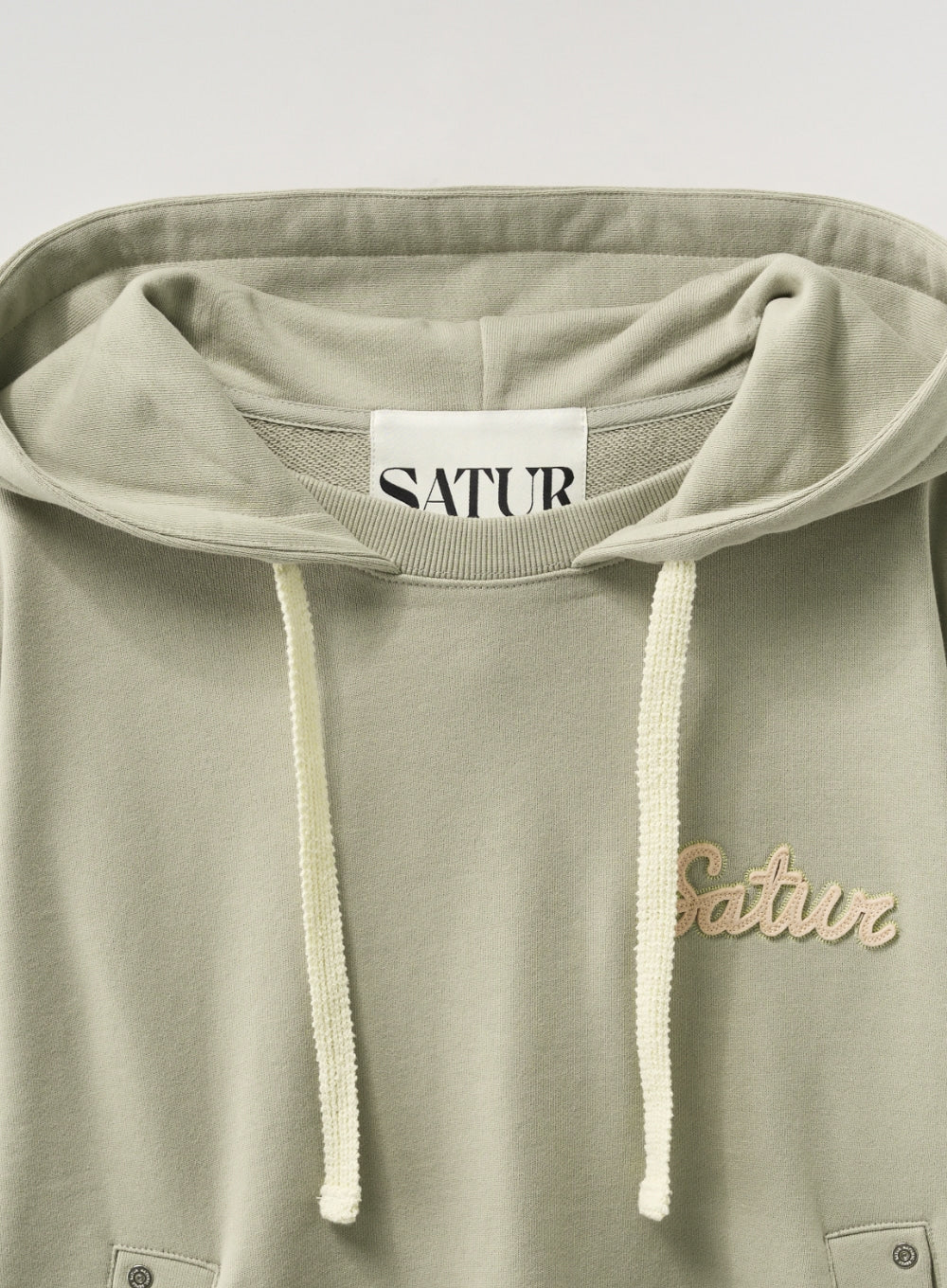 (U) Satur Applique Round Neck Hood T-shirt