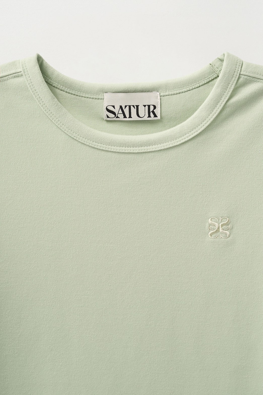 (W) Essential Basic Logo T-shirt