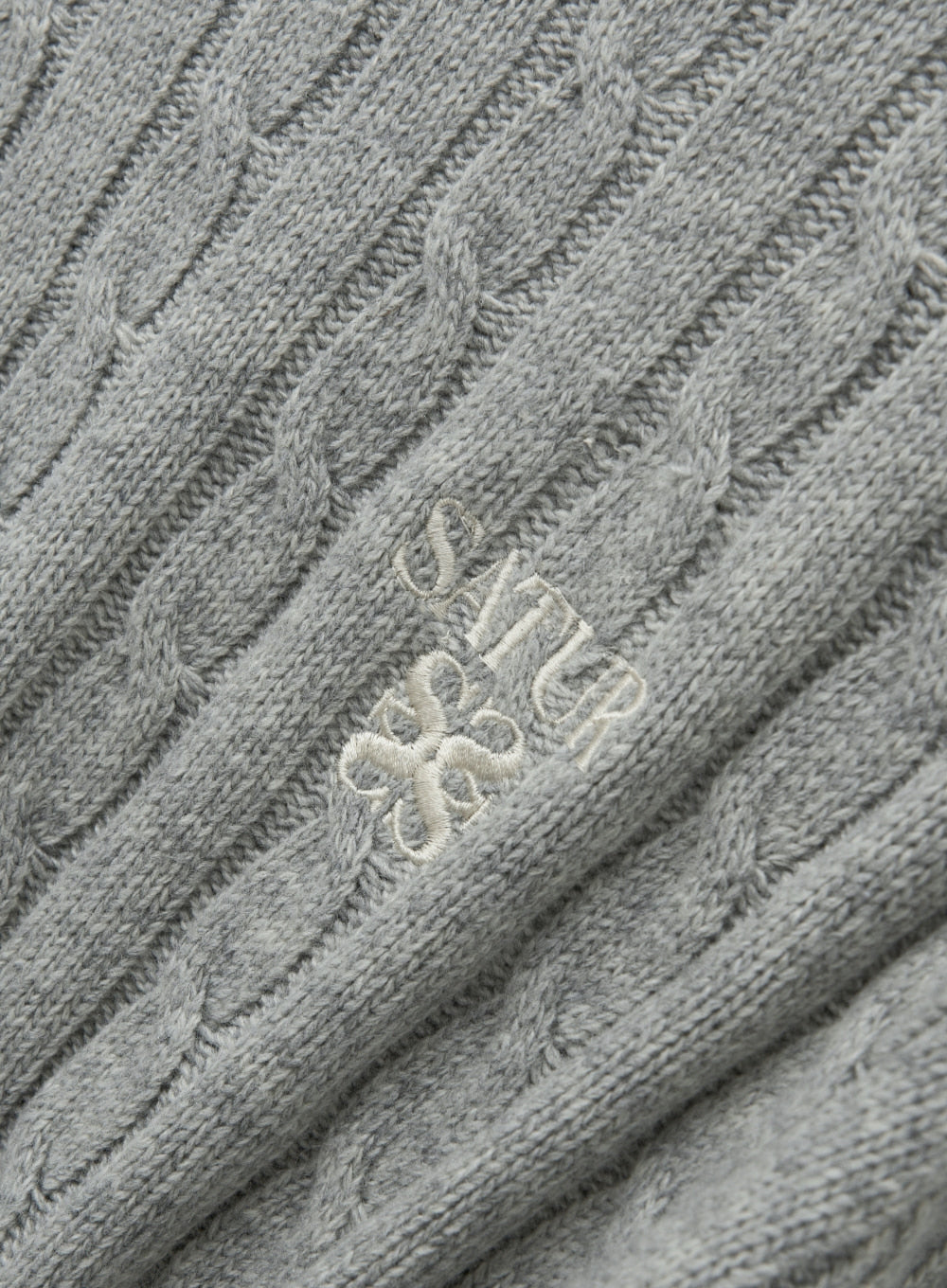 (U) Wool blend cable knit