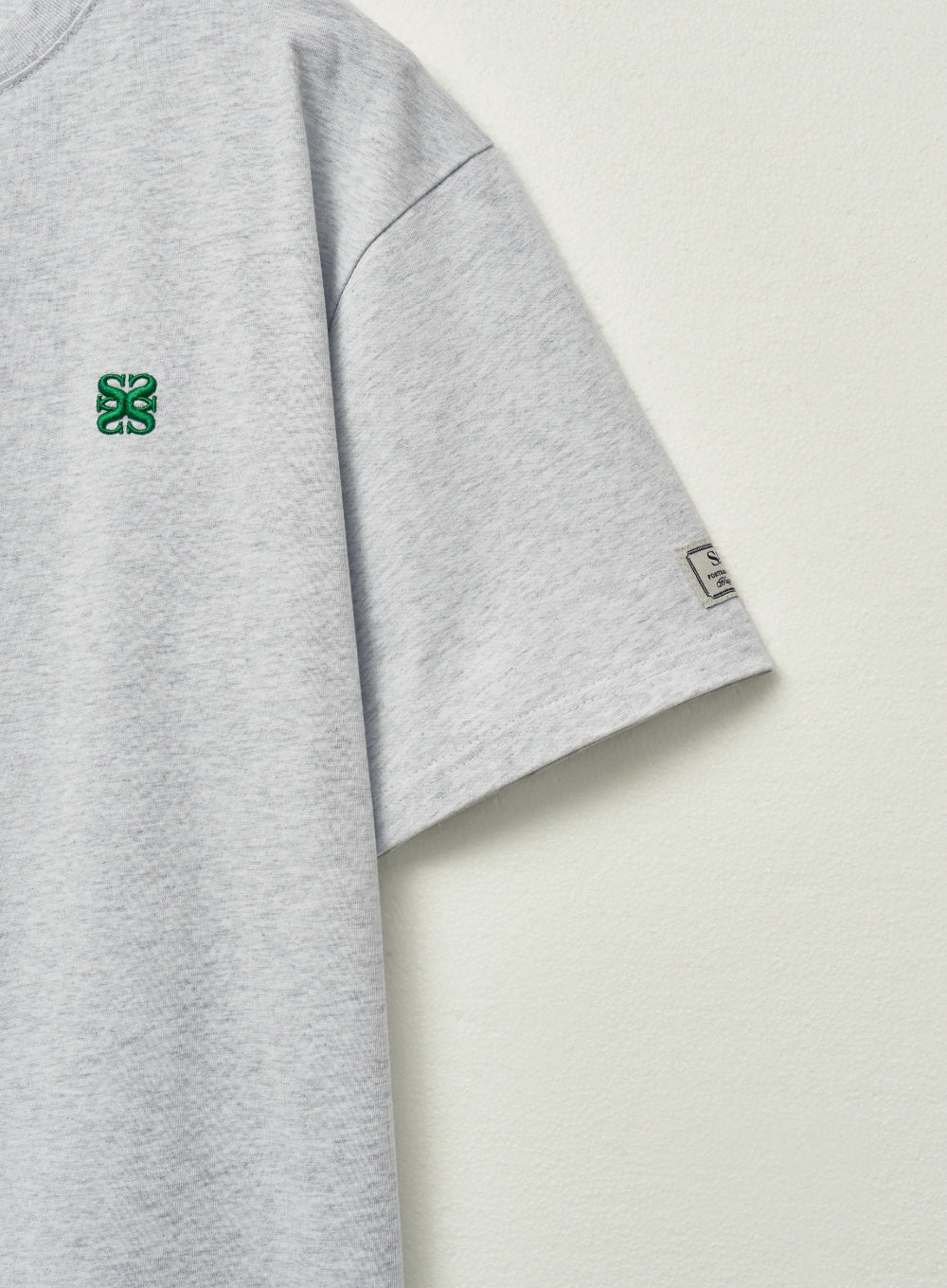 (W) Classic Small Logo T-shirt