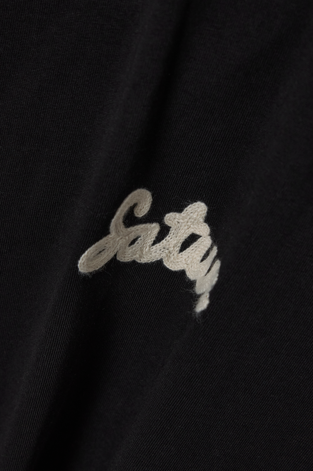 (U) Satur Font Small Logo T-shirt