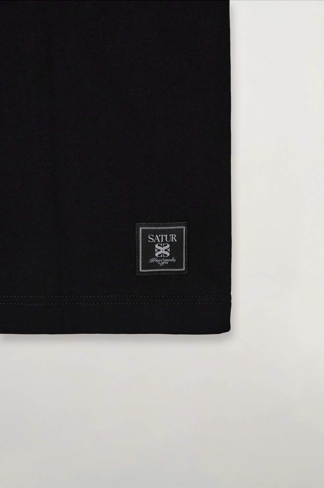 (U) Satur Font Small Logo T-shirt