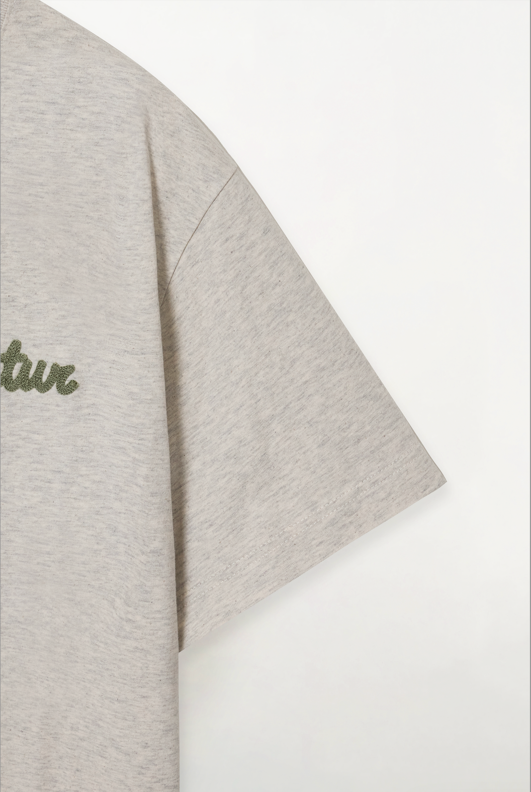 (U) Satur Font Small Logo T-shirt