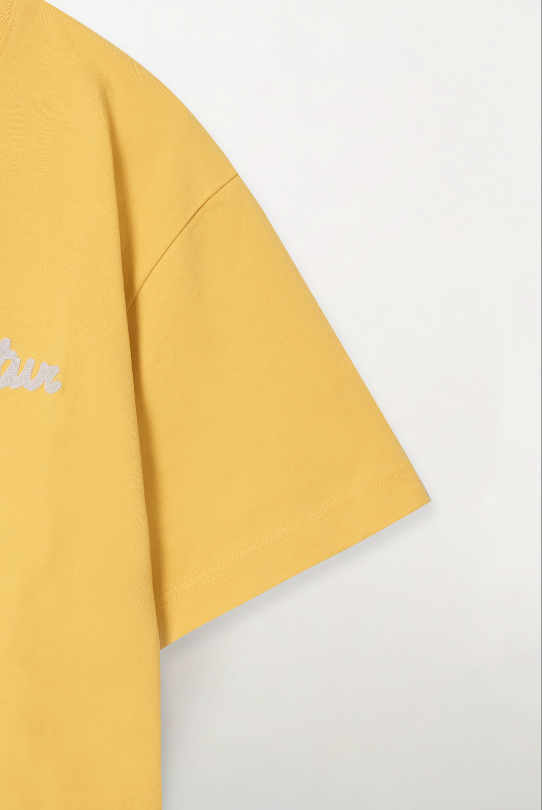 (U) Satur Font Small Logo T-shirt