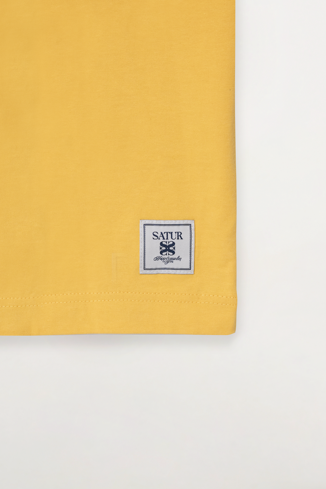 (U) Satur Font Small Logo T-shirt