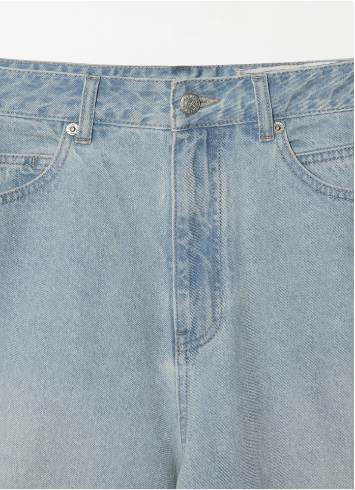 (U) Pleated Wide Curved Washed Denim Shorts