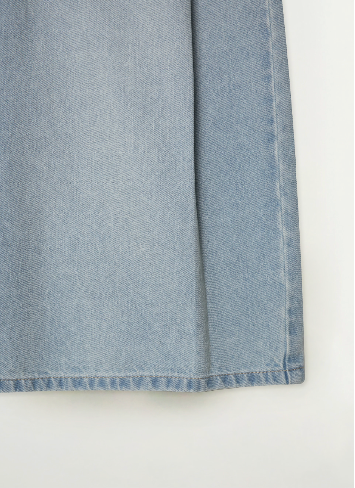 (U) Pleated Wide Curved Washed Denim Shorts