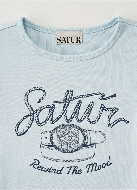 (W) Belt Graphic Slim Fit T-shirt