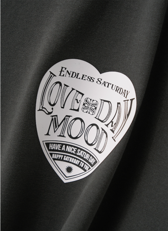 (U) Saturday Retro Mood Small Graphic T-shirt