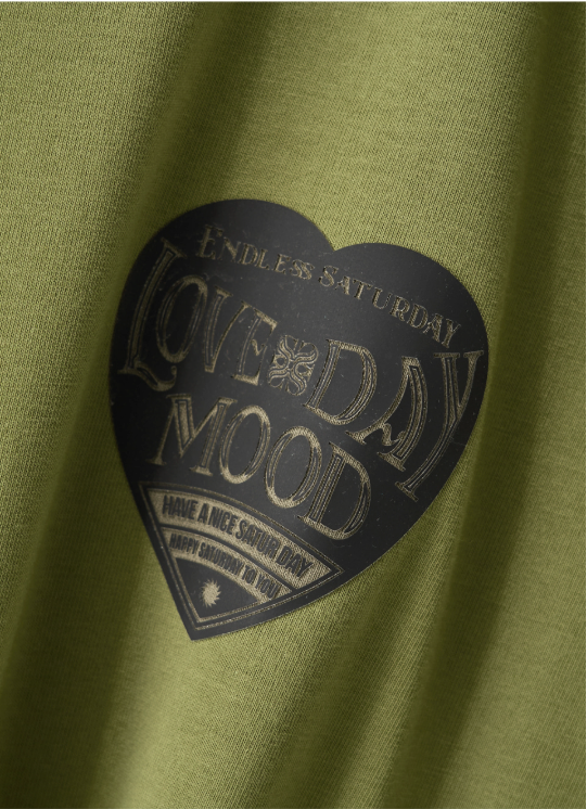 (U) Saturday Retro Mood Small Graphic T-shirt