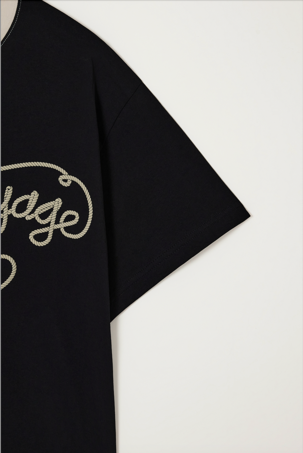 (U) Neck Point New Bon Voyage Graphic T-Shirt