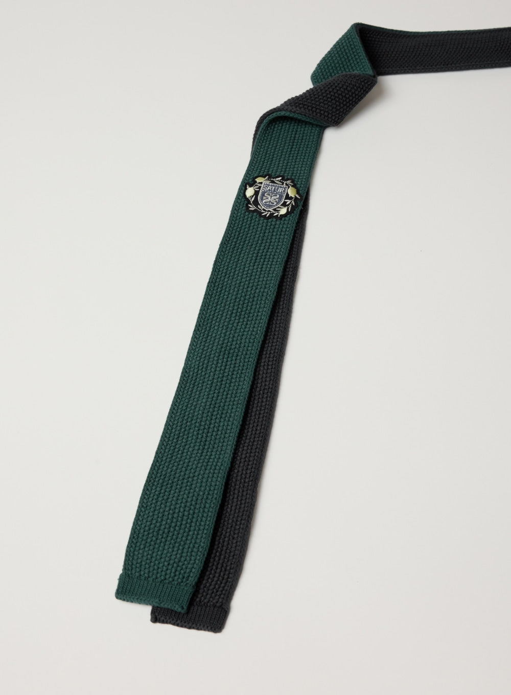 (M) Crest Logo Knit Tie
