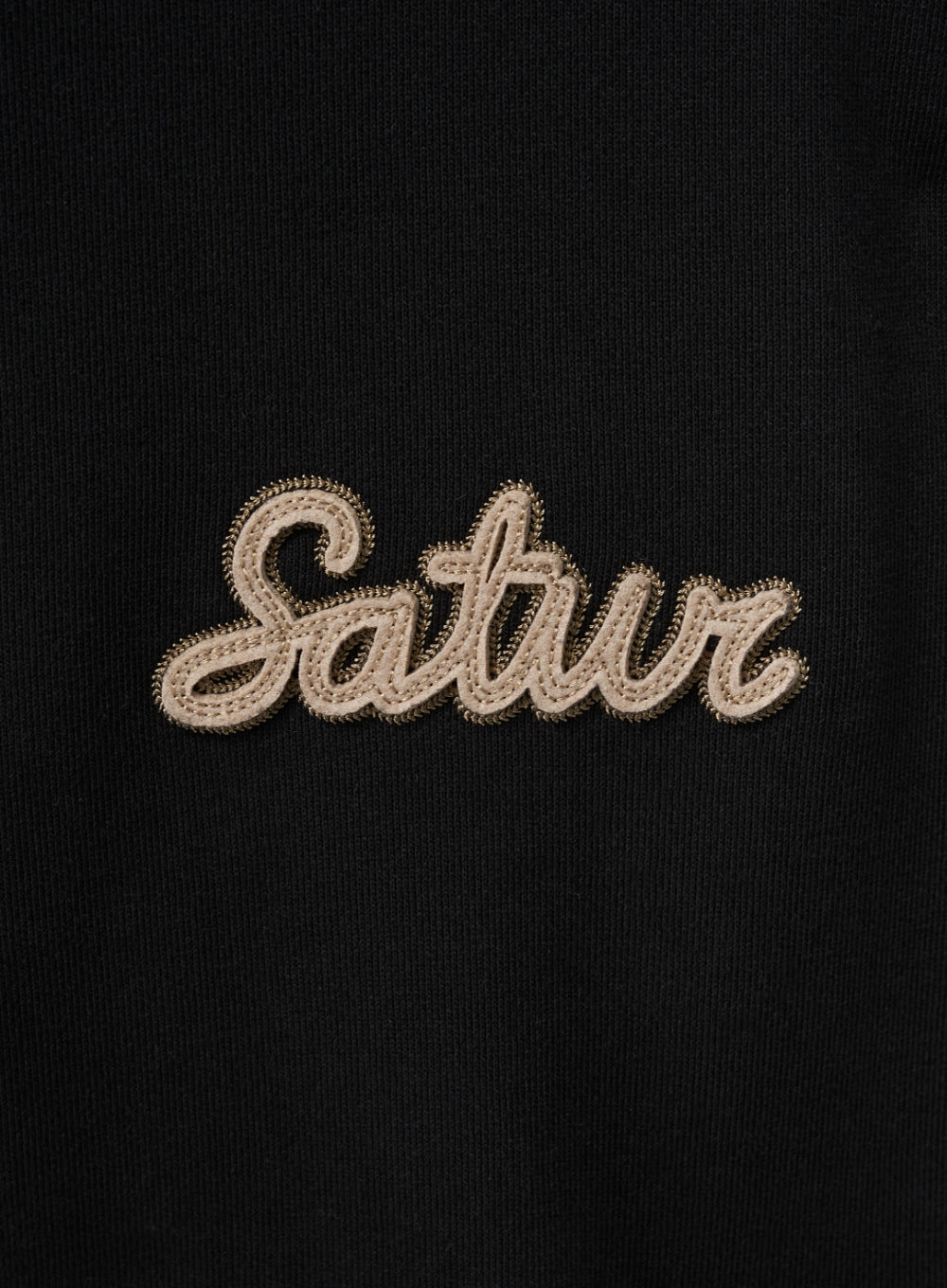 (U) Satur Applique Round Neck Hood T-shirt